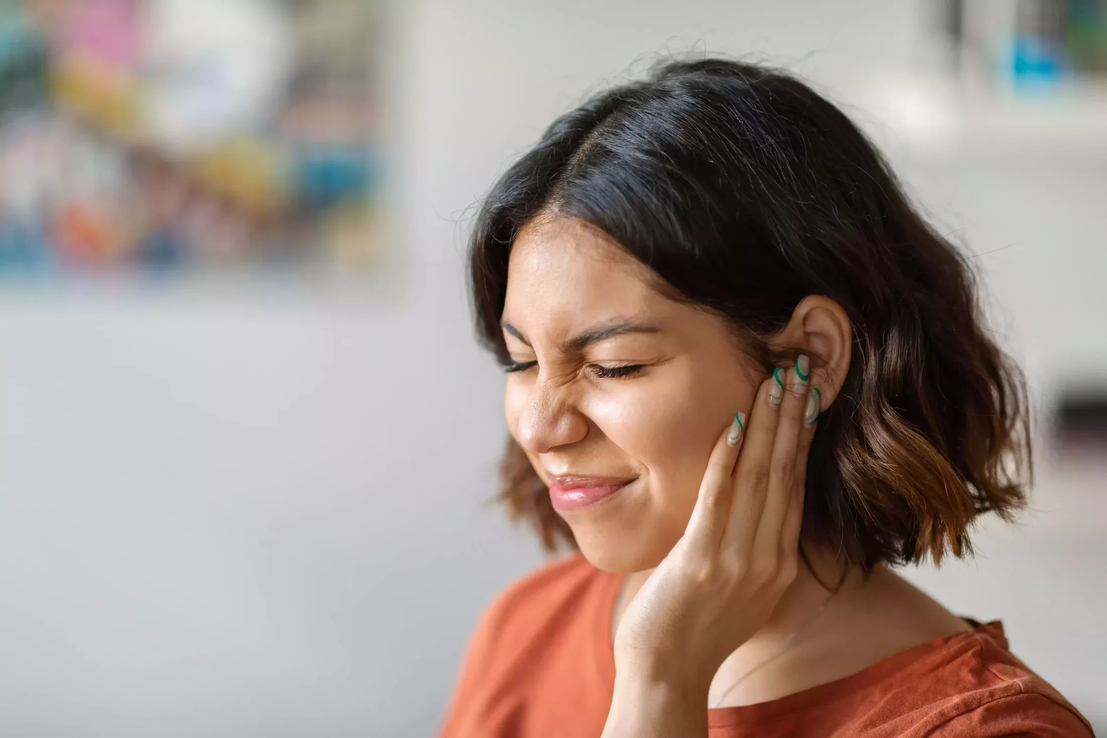 Protection auditive sur mesure posée dans le creux d’une oreille